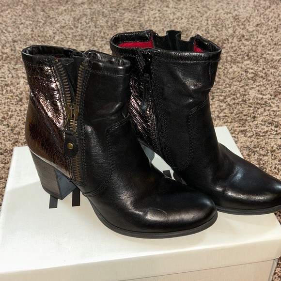 MJUS Shoes - MJUS MADDIE Black & Copper Two Tone Boots EU 37 EUC